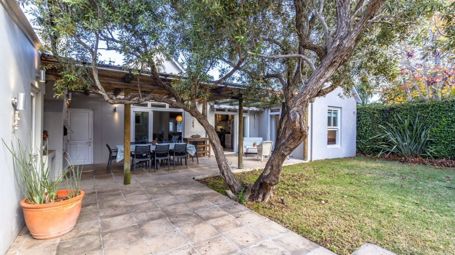 To Let 5 Bedroom Property for Rent in Onrus Western Cape